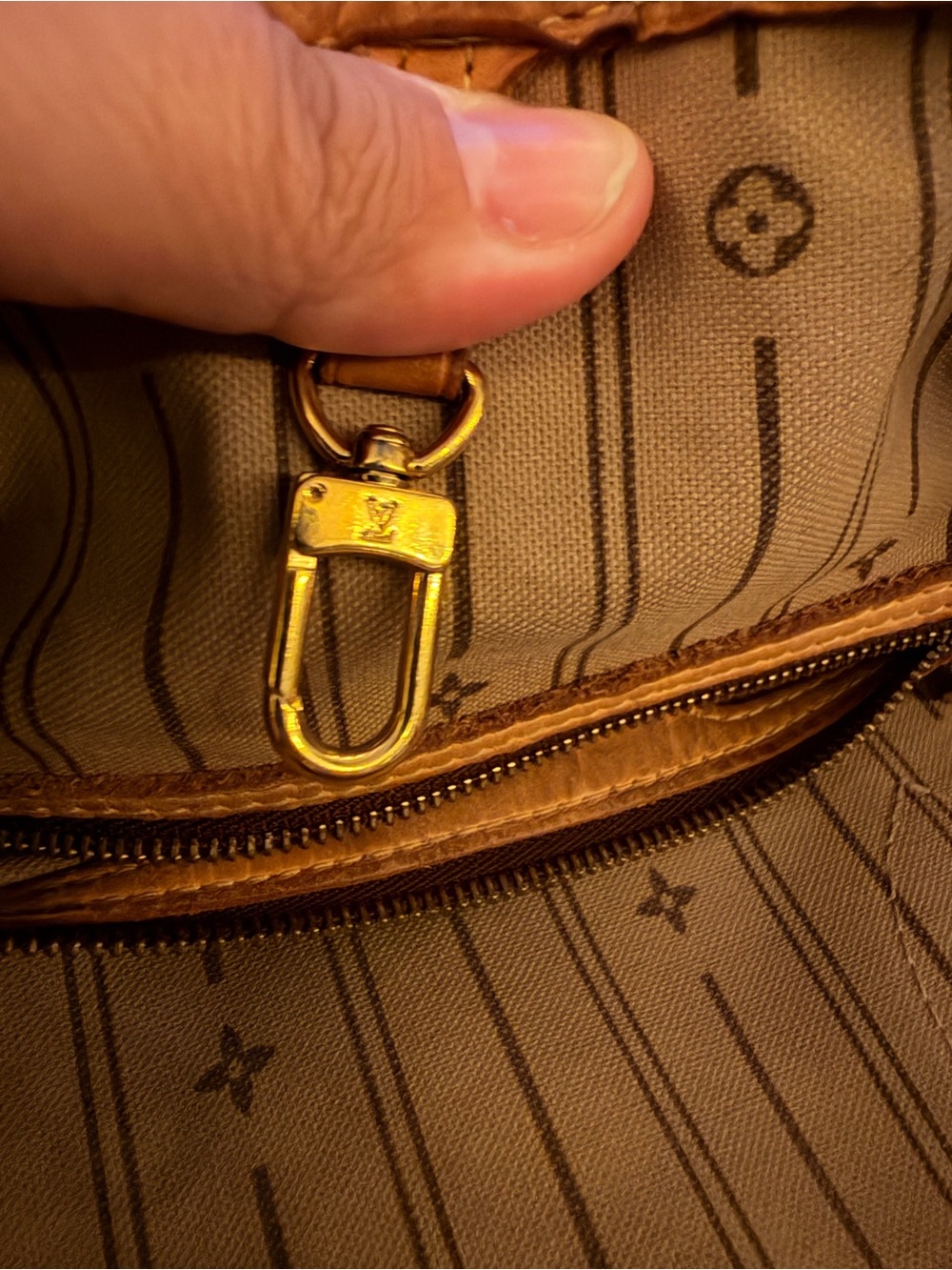 Authentic Louis Vuitton Monogram Neverfull Tote in Brown and Tan Leather - Picture 13 of 15
